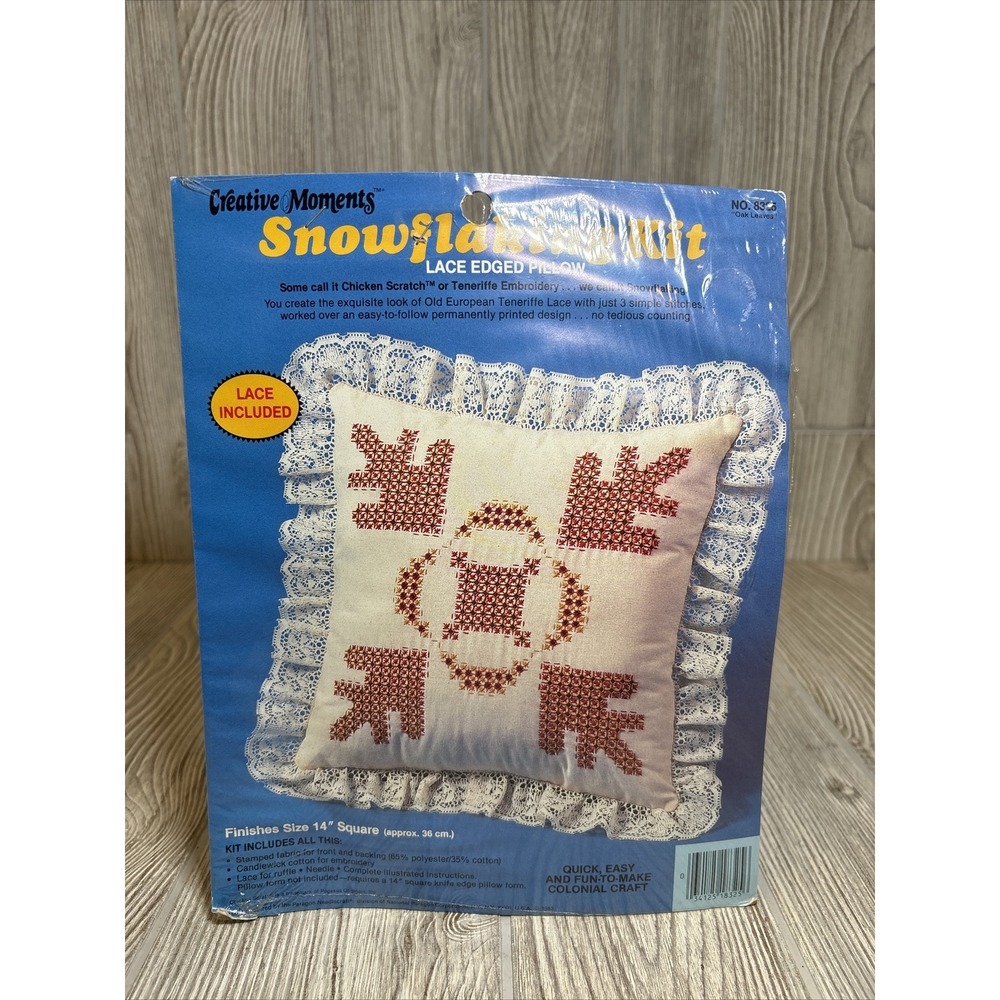 Vintage Creative Moments Snowflaking Kit Pillow 14" NOS 8325‎ Oak Leaves